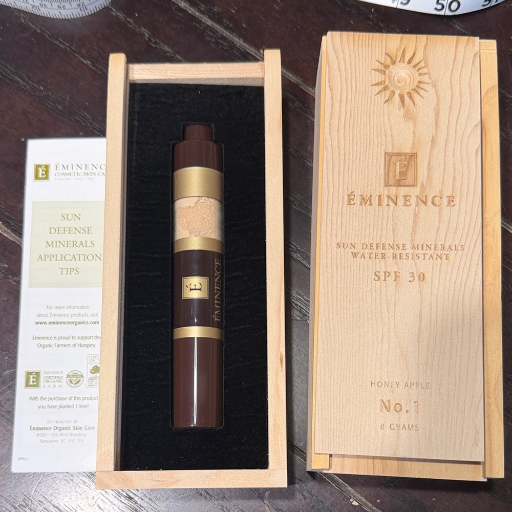 Éminence Sun Defense Minerals SPF 30 - Honey Apple
No.1 - Picture 2 of 2
